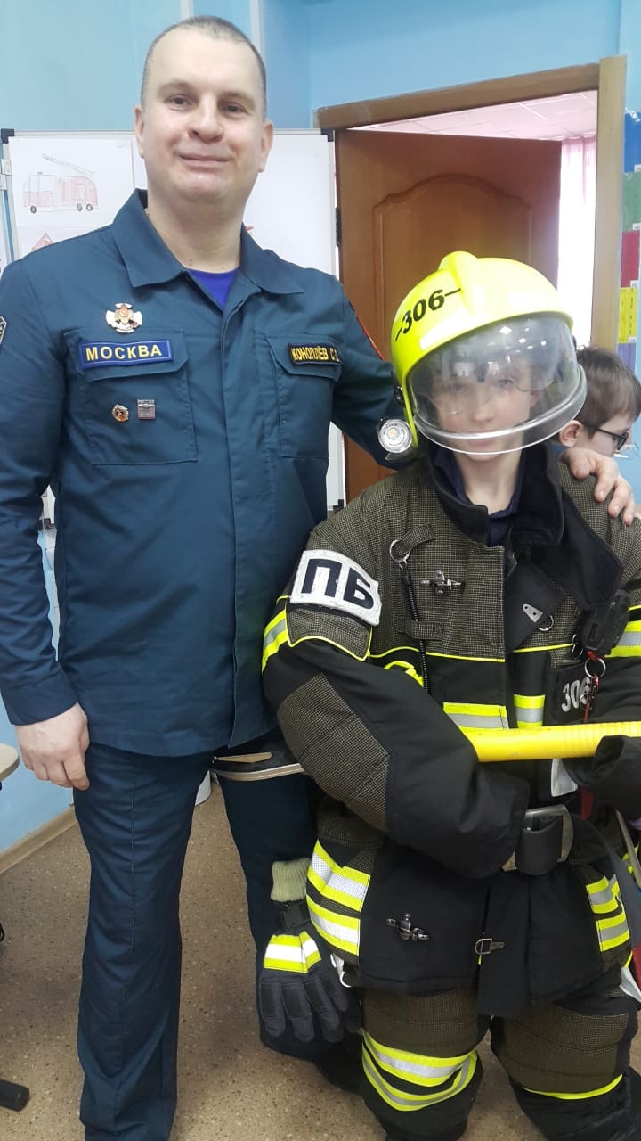 Го охрана. Пожарный работник. Пожарные рукава в Японии. Отдел гражданской обороны и охраны труда НПИ здание. Отдел гражданской обороны и охраны труда НПИ Просвещение 153.