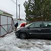 Активисты Роговского расчистили стоянку и входную группу